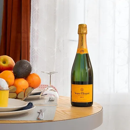 Guestrust- Arc De Triomphe Corail Parijs