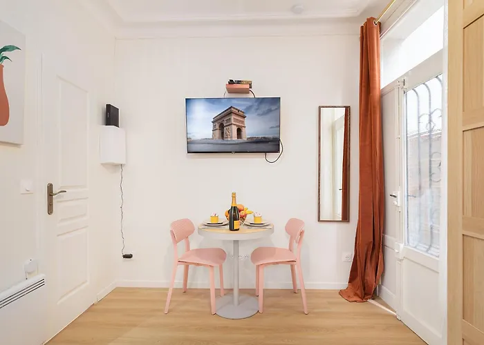 Guestrust- Arc De Triomphe Corail Paris