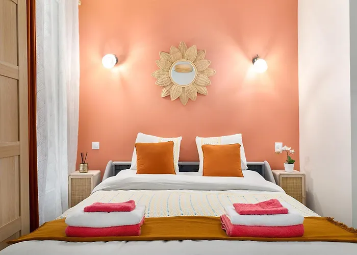 Guestrust- Arc De Triomphe Corail * パリ