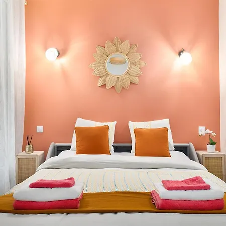 Guestrust- Arc De Triomphe Corail * Paris